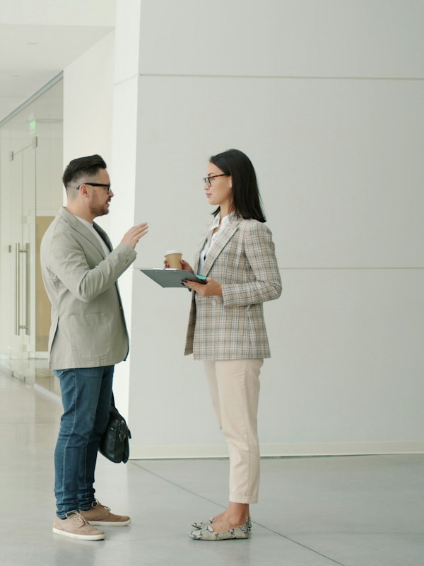Rendez-vous entre une conseillère et un client
