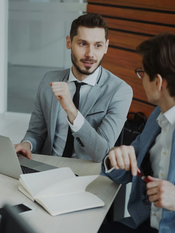 Réunion de travail en agence